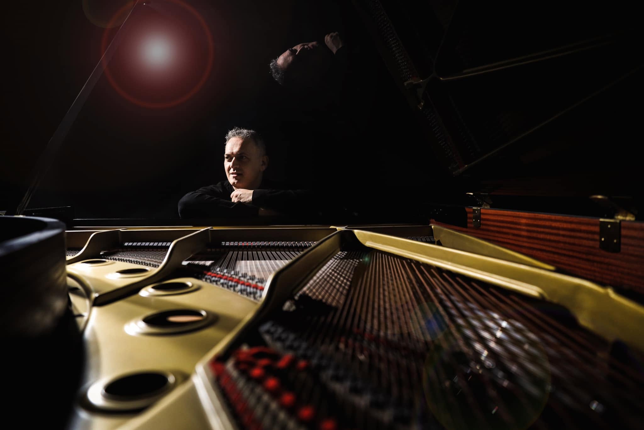 Carlo Feola al pianoforte